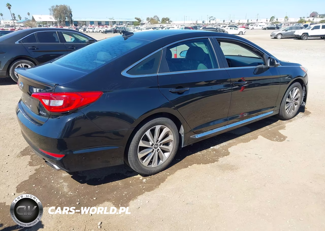 2015 Hyundai Sonata Sport VIN:5NPE34AF6FH053210 - 4