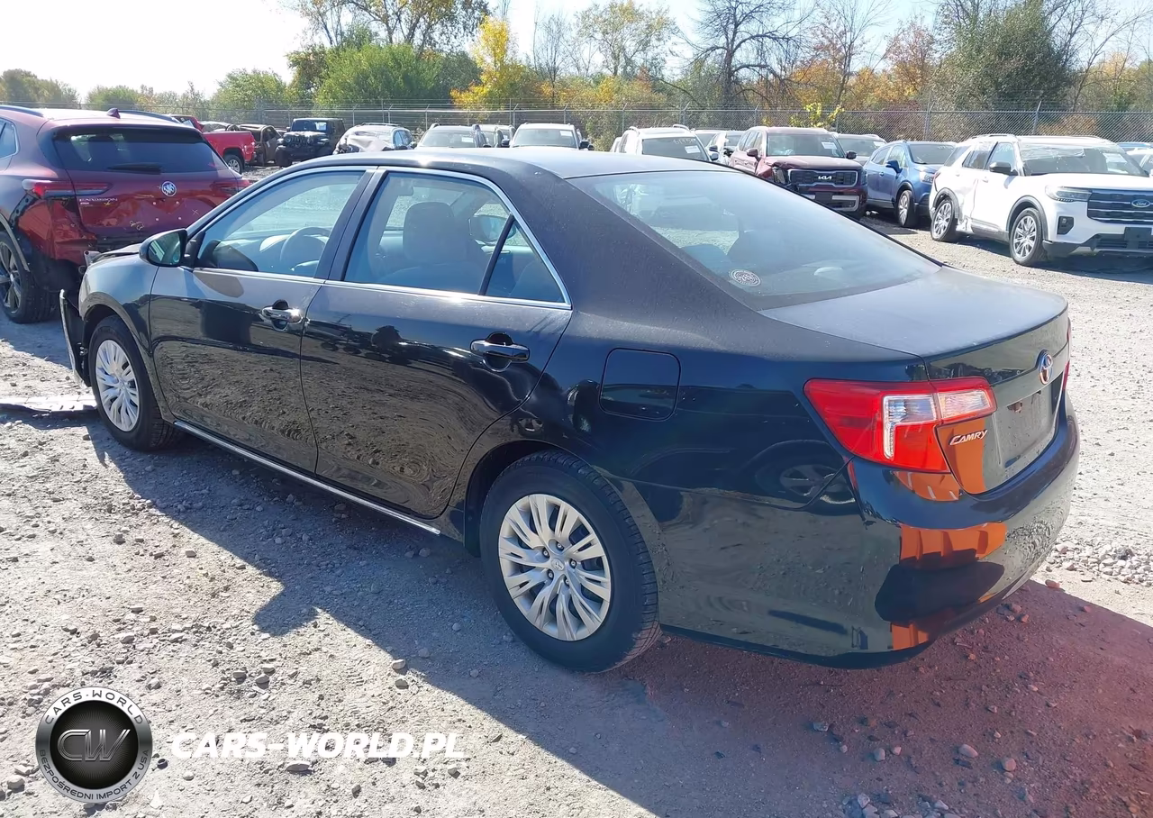 2013 Toyota Camry Le VIN:4T4BF1FK5DR320582 - 3