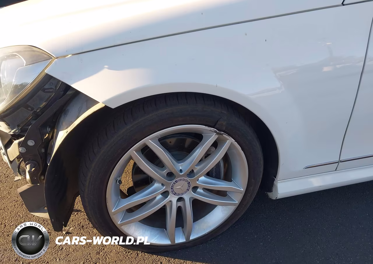 2014 Mercedes-Benz C 250 Sport VIN:WDDGF4HB8EA945330 - 13