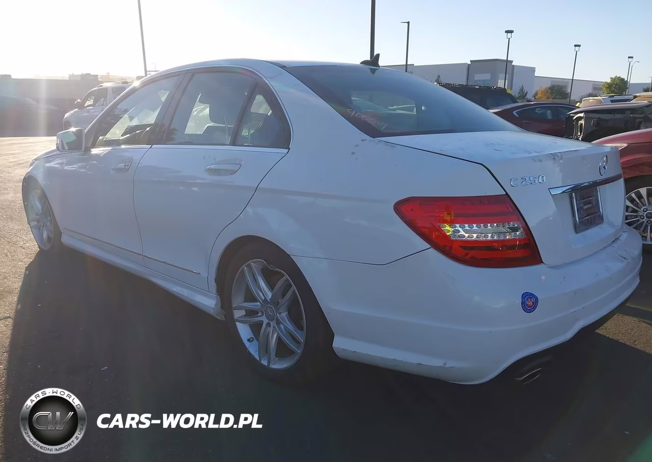 2014 Mercedes-Benz C 250 Sport VIN:WDDGF4HB8EA945330 - 3