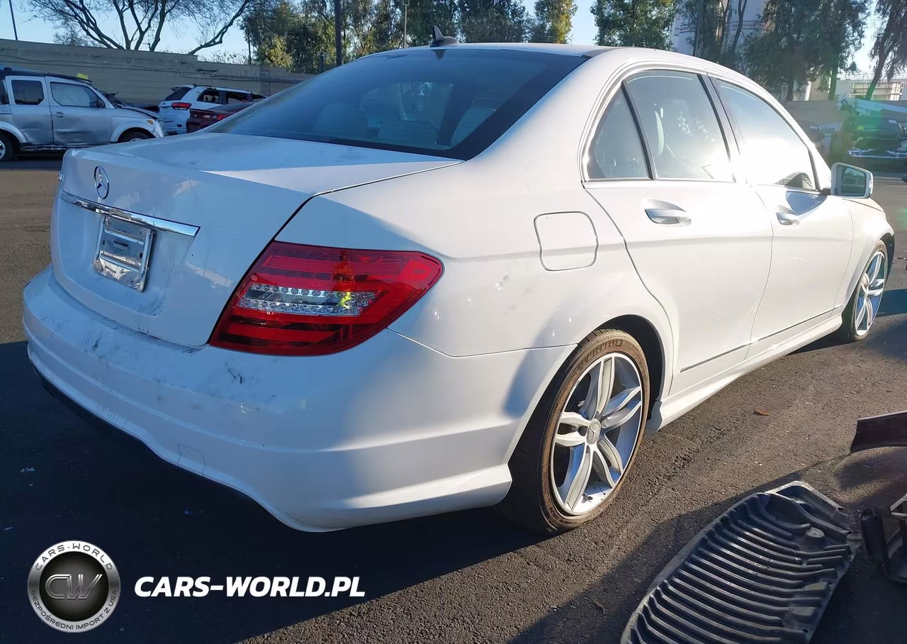 2014 Mercedes-Benz C 250 Sport VIN:WDDGF4HB8EA945330 - 4