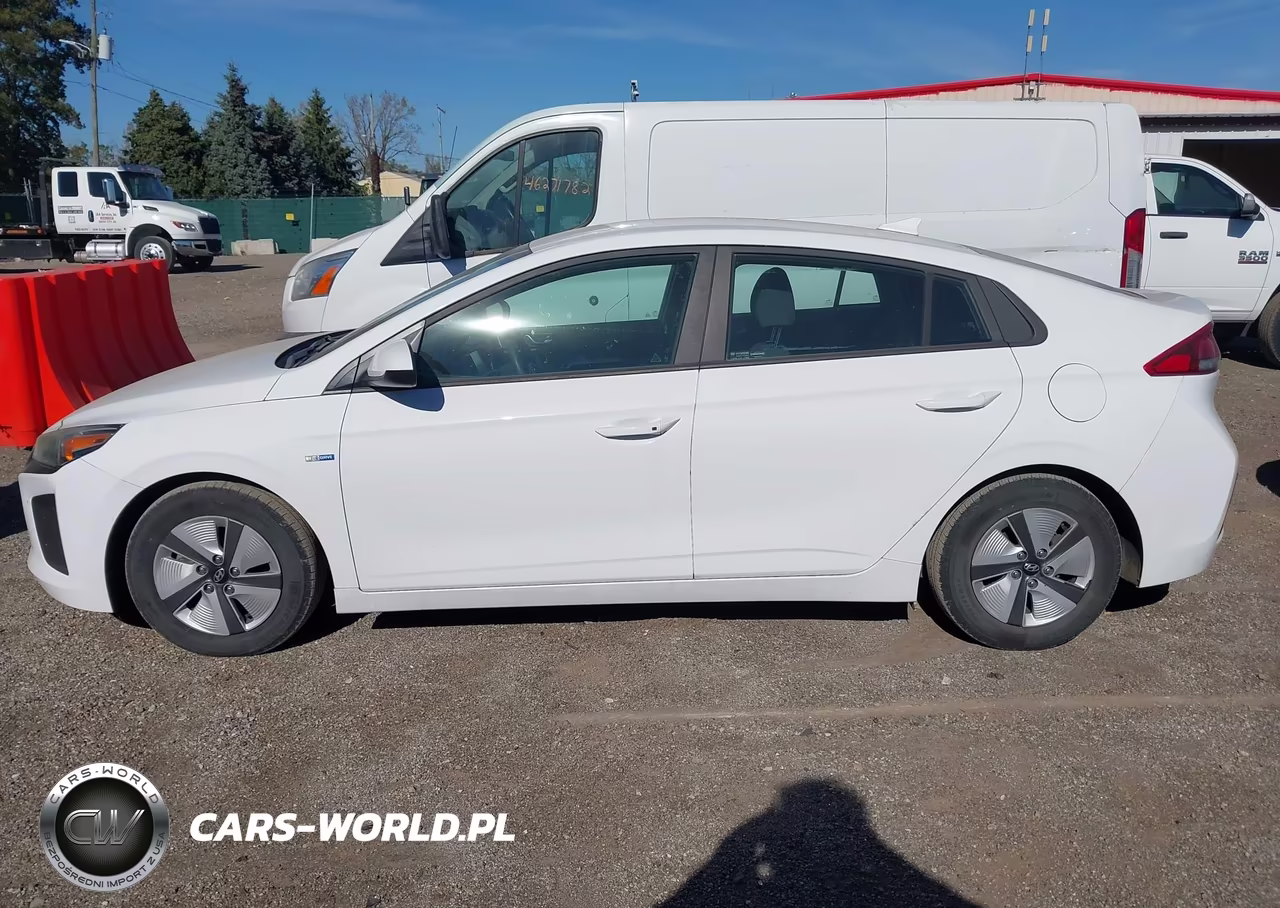 2018 Hyundai Ioniq Hybrid Blue VIN:KMHC65LC3JU076199 - 14