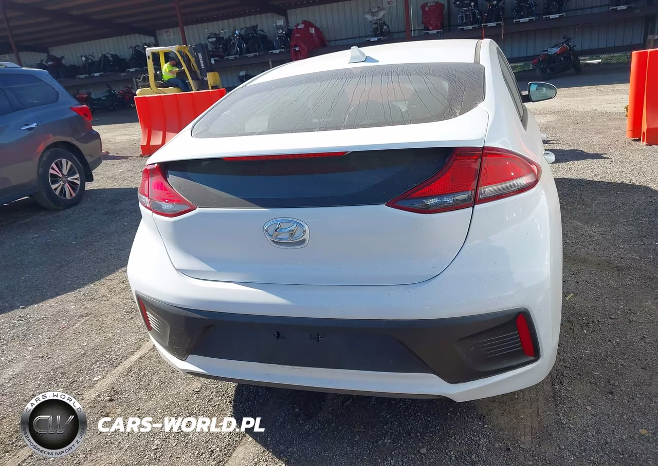 2018 Hyundai Ioniq Hybrid Blue VIN:KMHC65LC3JU076199 - 16