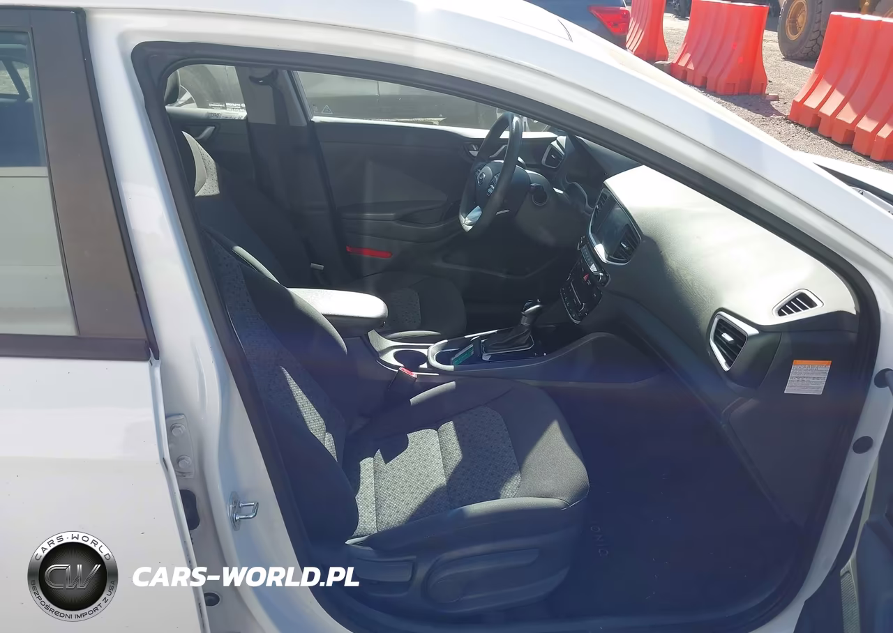 2018 Hyundai Ioniq Hybrid Blue VIN:KMHC65LC3JU076199 - 5
