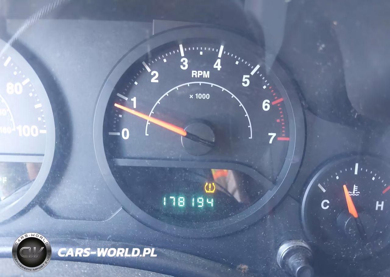 2008 Jeep Wrangler Unlimited X VIN:1J4GA39118L569484 - 15