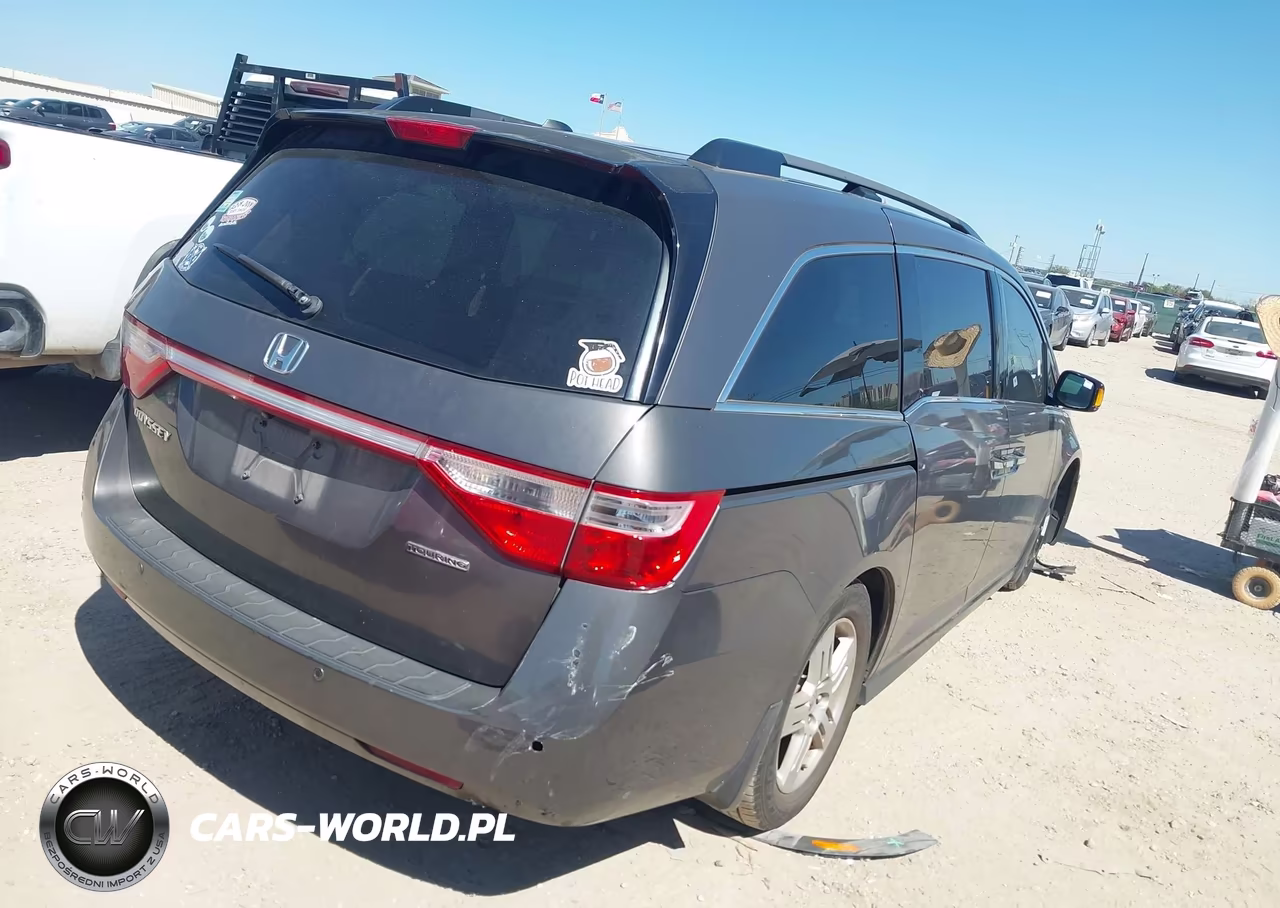 2013 Honda Odyssey Touring-Touring Elite VIN:5FNRL5H94DB079629 - 4