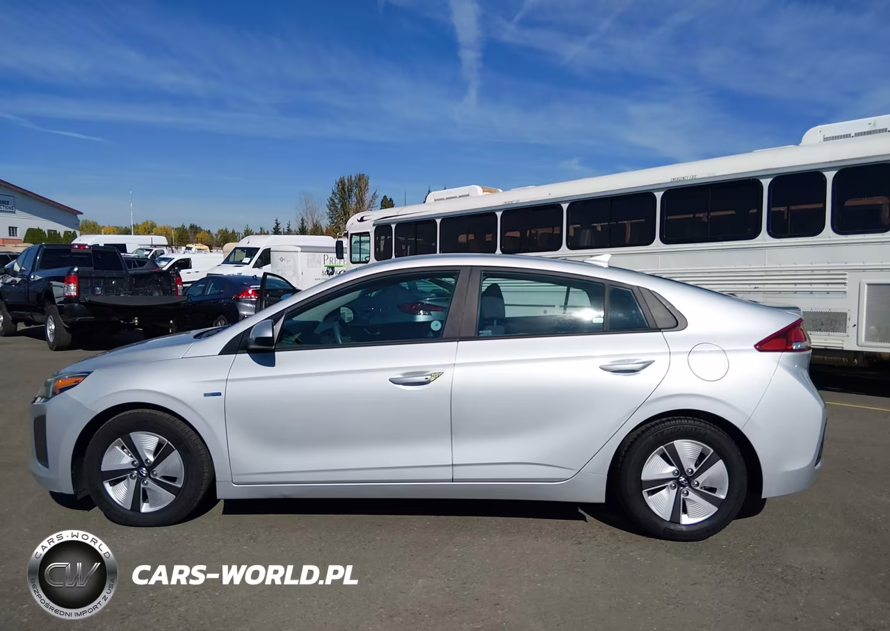 2018 Hyundai Ioniq Hybrid Blue VIN:KMHC65LC9JU099759 - 14