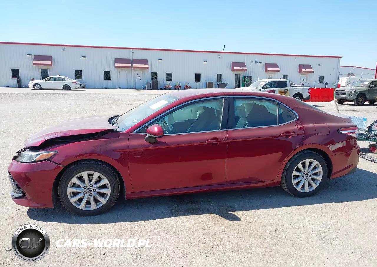 2019 Toyota Camry Le VIN:4T1B11HK1KU782818 - 14