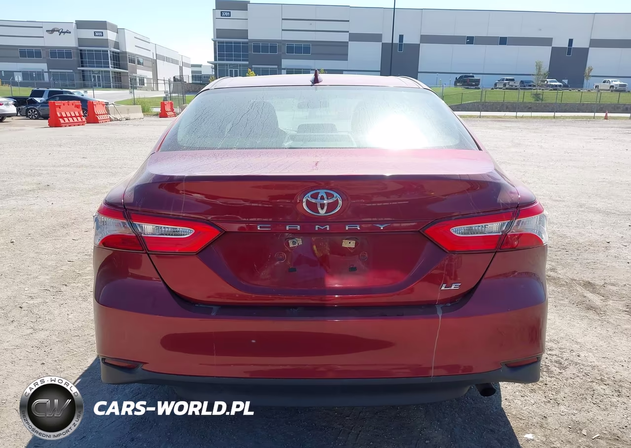 2019 Toyota Camry Le VIN:4T1B11HK1KU782818 - 16