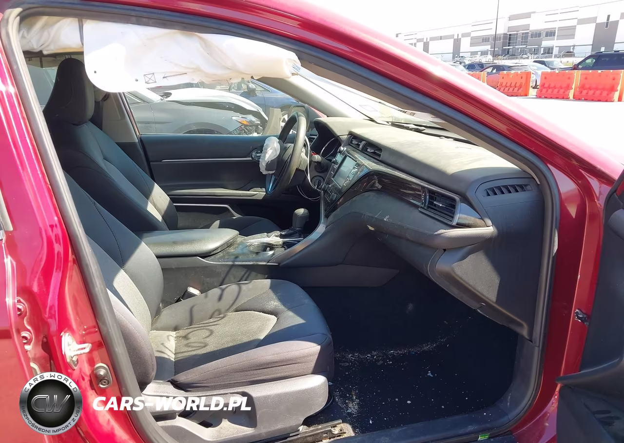2019 Toyota Camry Le VIN:4T1B11HK1KU782818 - 5