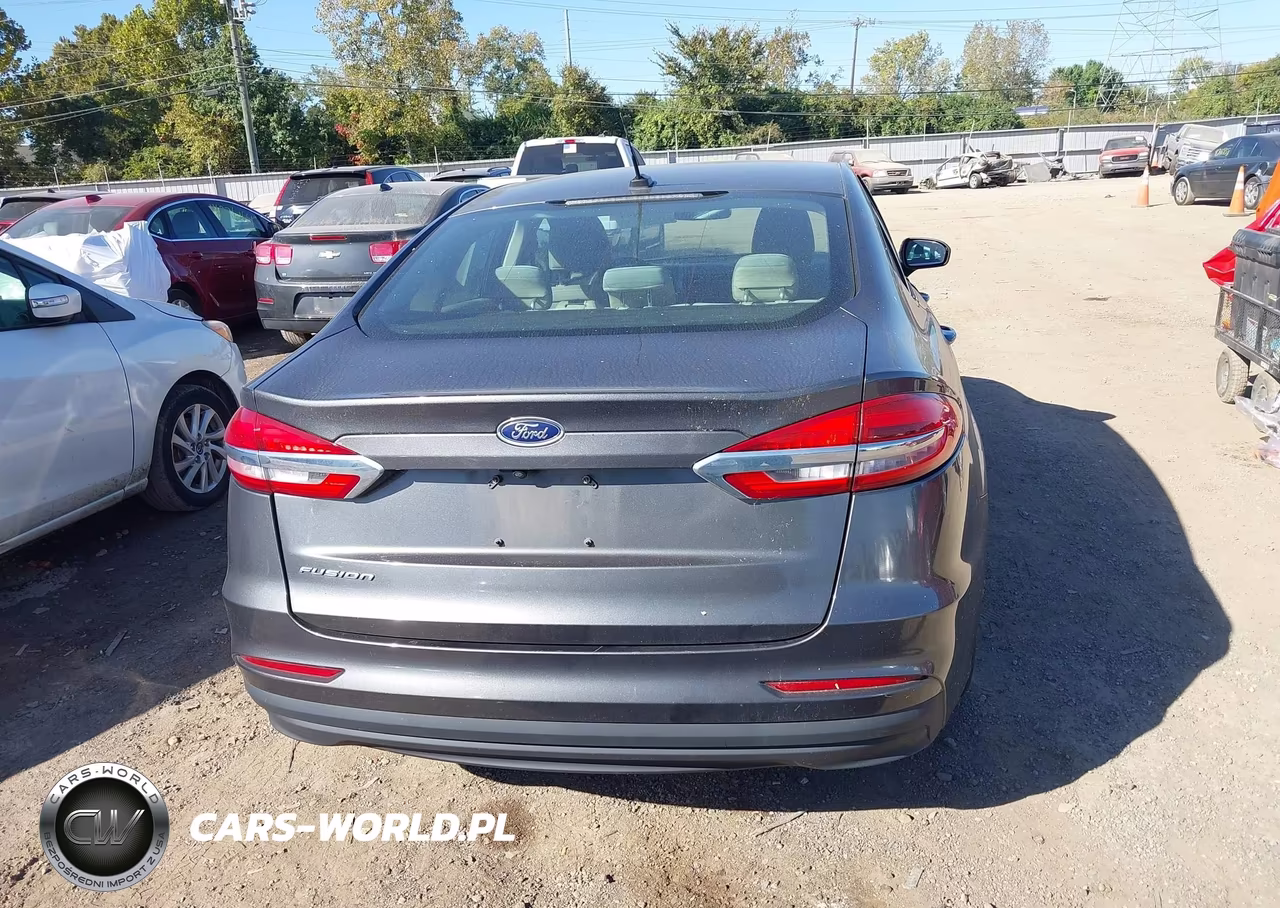 2019 Ford Fusion S VIN:3FA6P0G73KR282359 - 16