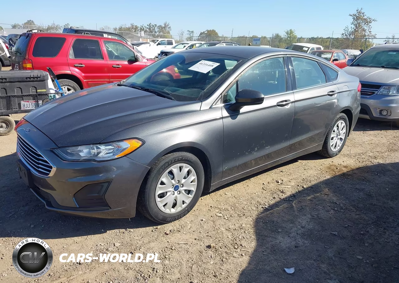 2019 Ford Fusion S VIN:3FA6P0G73KR282359 - 2