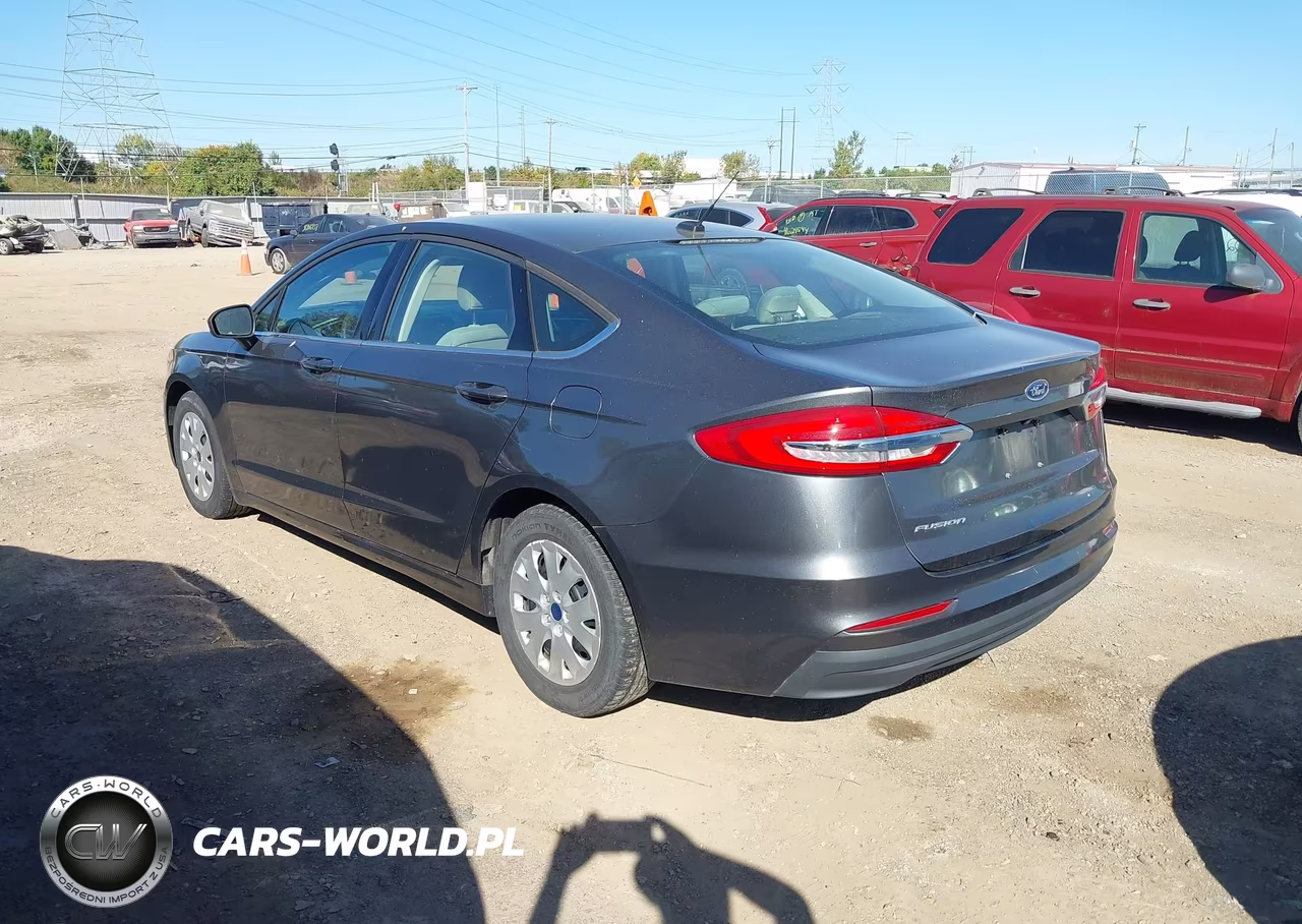 2019 Ford Fusion S VIN:3FA6P0G73KR282359 - 3