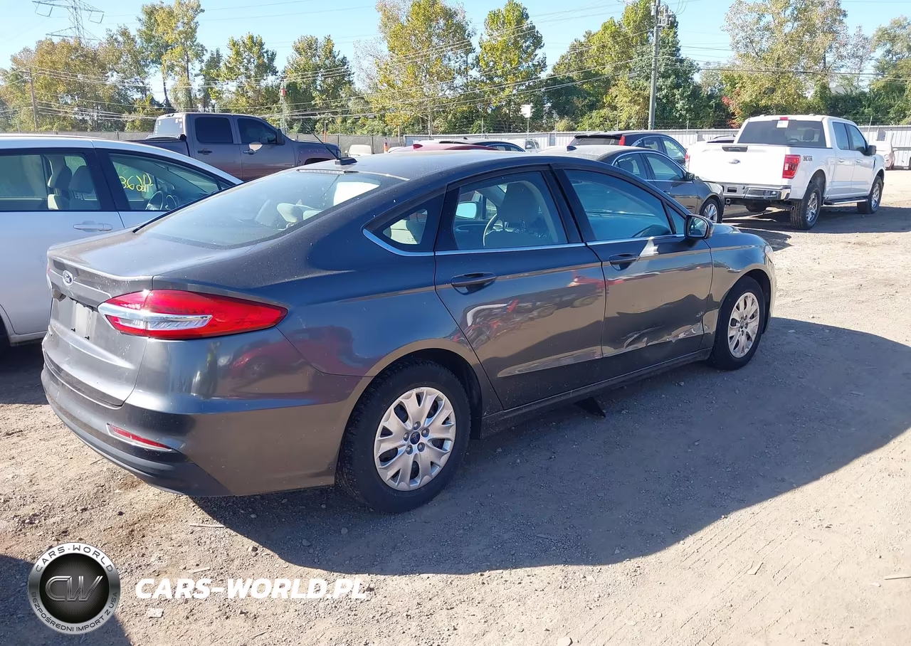 2019 Ford Fusion S VIN:3FA6P0G73KR282359 - 4