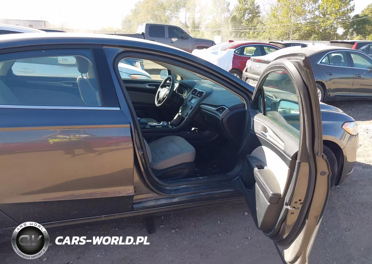 2019 Ford Fusion S VIN:3FA6P0G73KR282359 - 5