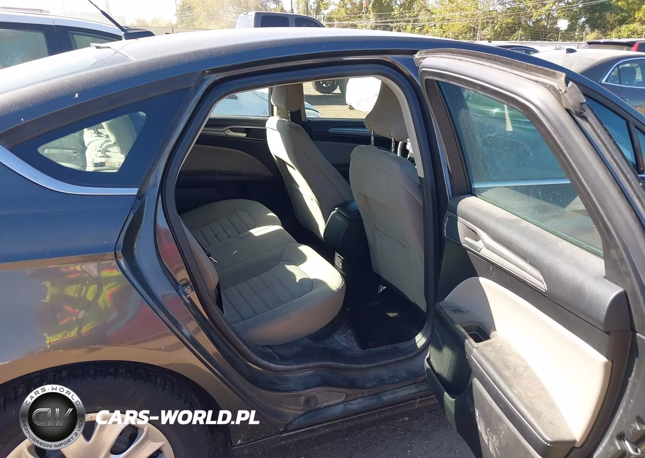 2019 Ford Fusion S VIN:3FA6P0G73KR282359 - 8