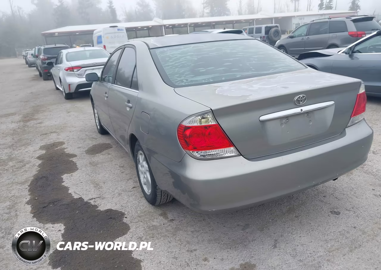 2005 Toyota Camry Le VIN:JTDBE32KX53019512 - 3