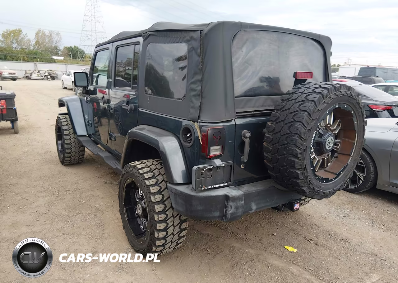 2007 Jeep Wrangler Unlimited Sahara VIN:1J4GA59187L142104 - 3