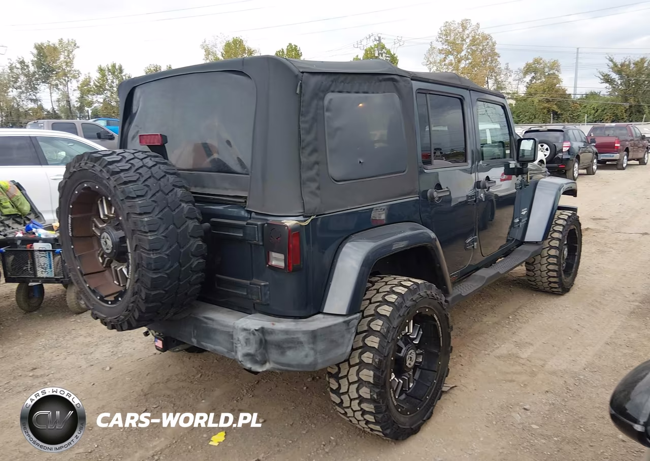 2007 Jeep Wrangler Unlimited Sahara VIN:1J4GA59187L142104 - 4
