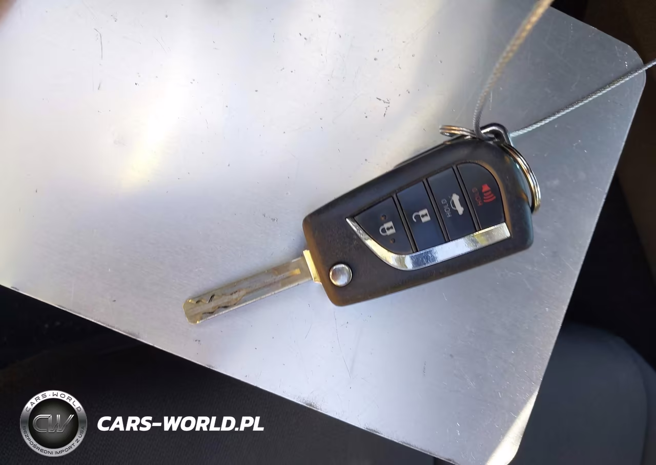2018 Toyota Camry Le VIN:4T1B11HK5JU620317 - 11