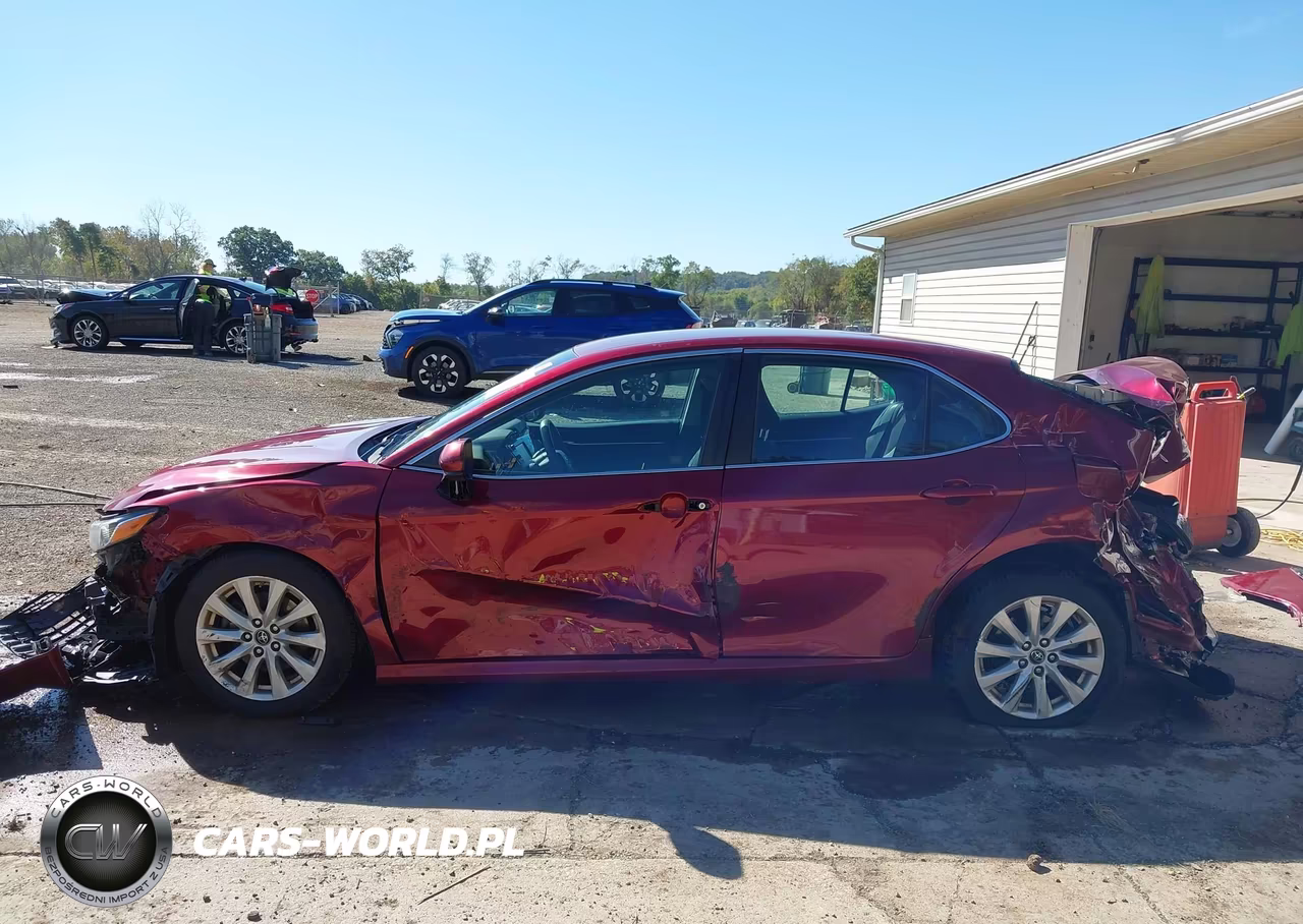 2018 Toyota Camry Le VIN:4T1B11HK5JU620317 - 15