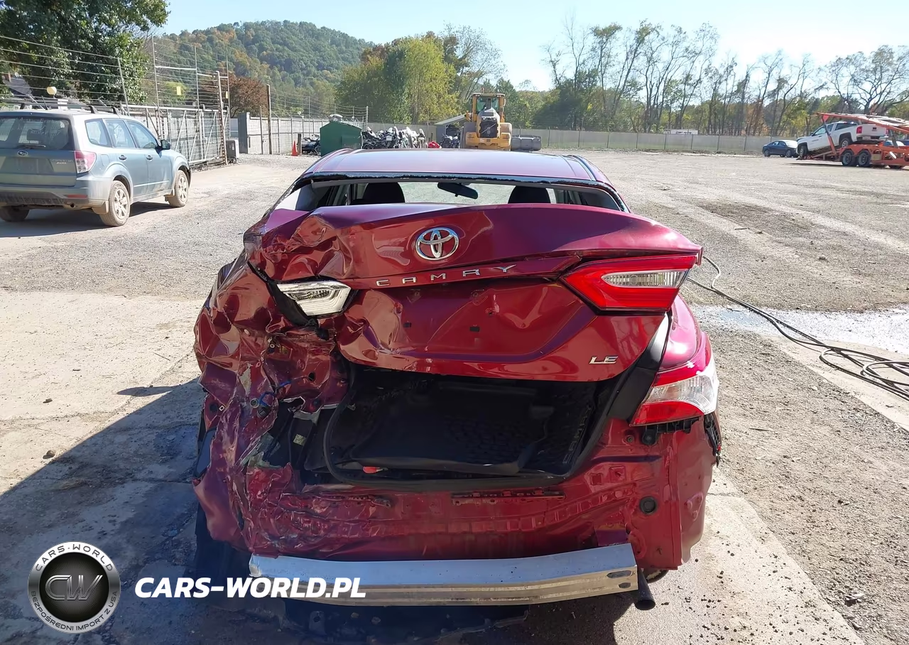 2018 Toyota Camry Le VIN:4T1B11HK5JU620317 - 17