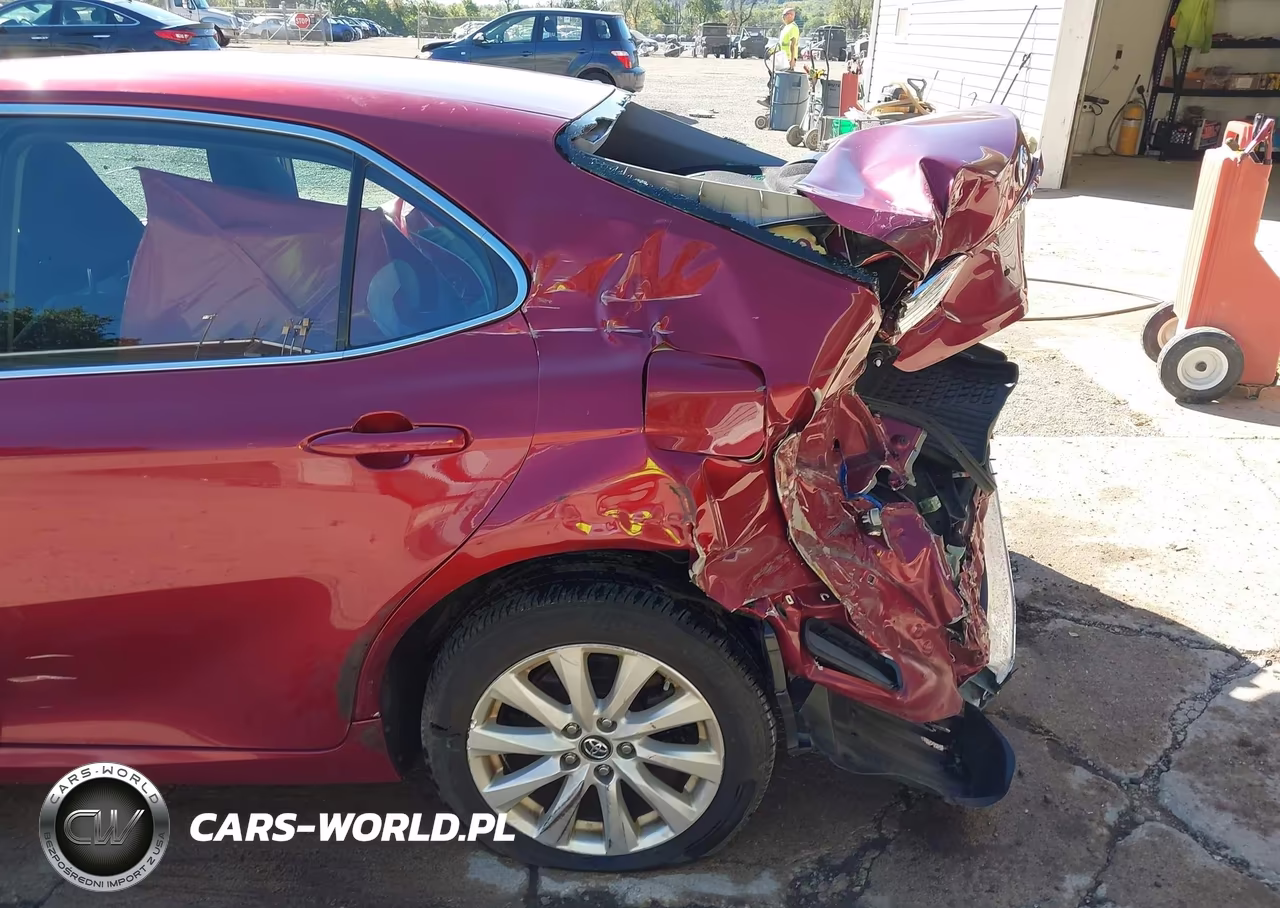 2018 Toyota Camry Le VIN:4T1B11HK5JU620317 - 18