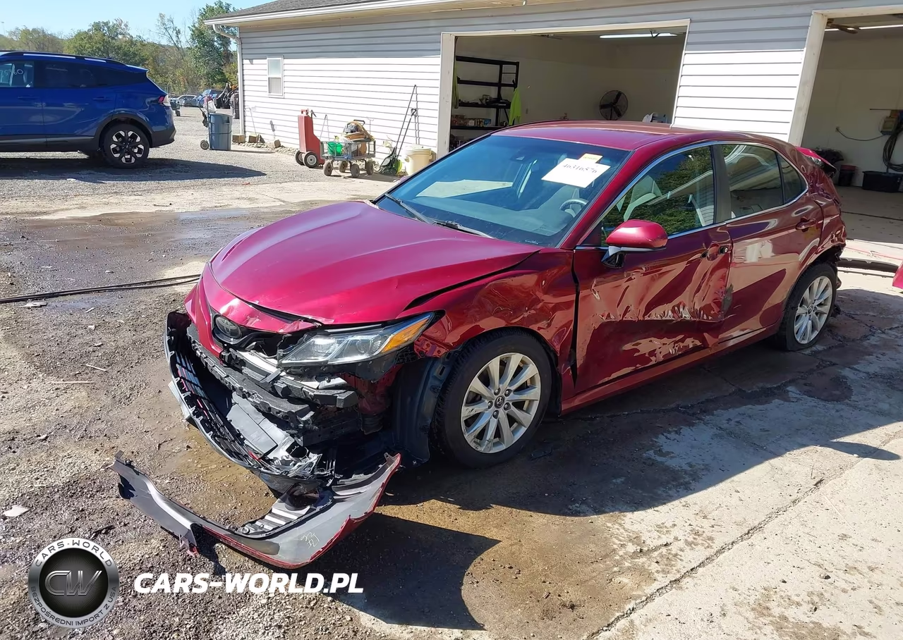 2018 Toyota Camry Le VIN:4T1B11HK5JU620317 - 2