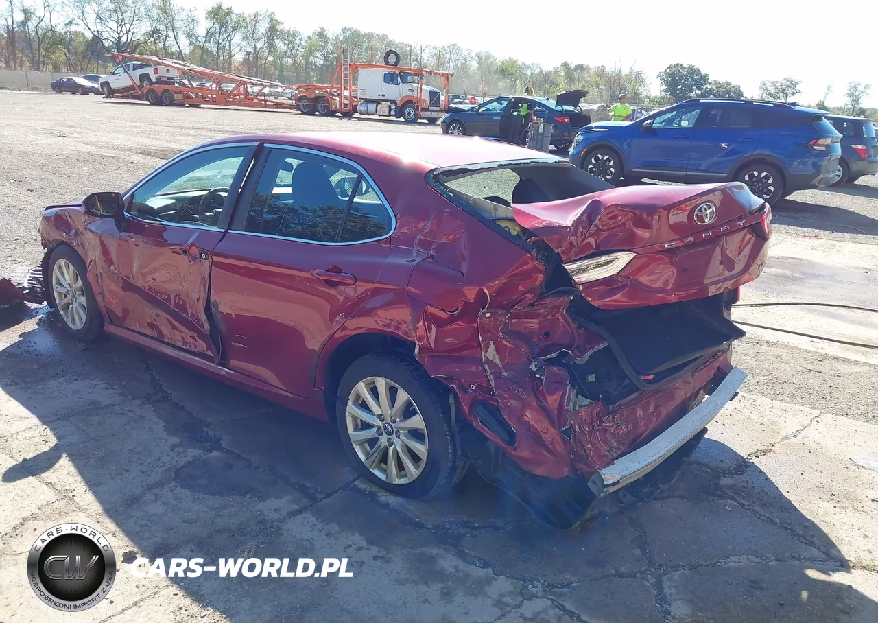 2018 Toyota Camry Le VIN:4T1B11HK5JU620317 - 3