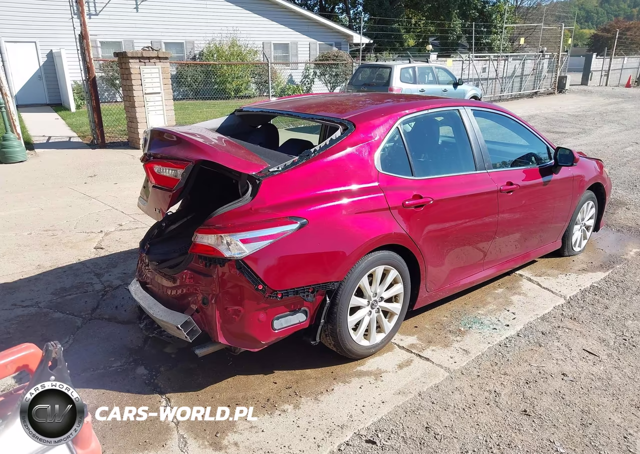 2018 Toyota Camry Le VIN:4T1B11HK5JU620317 - 4