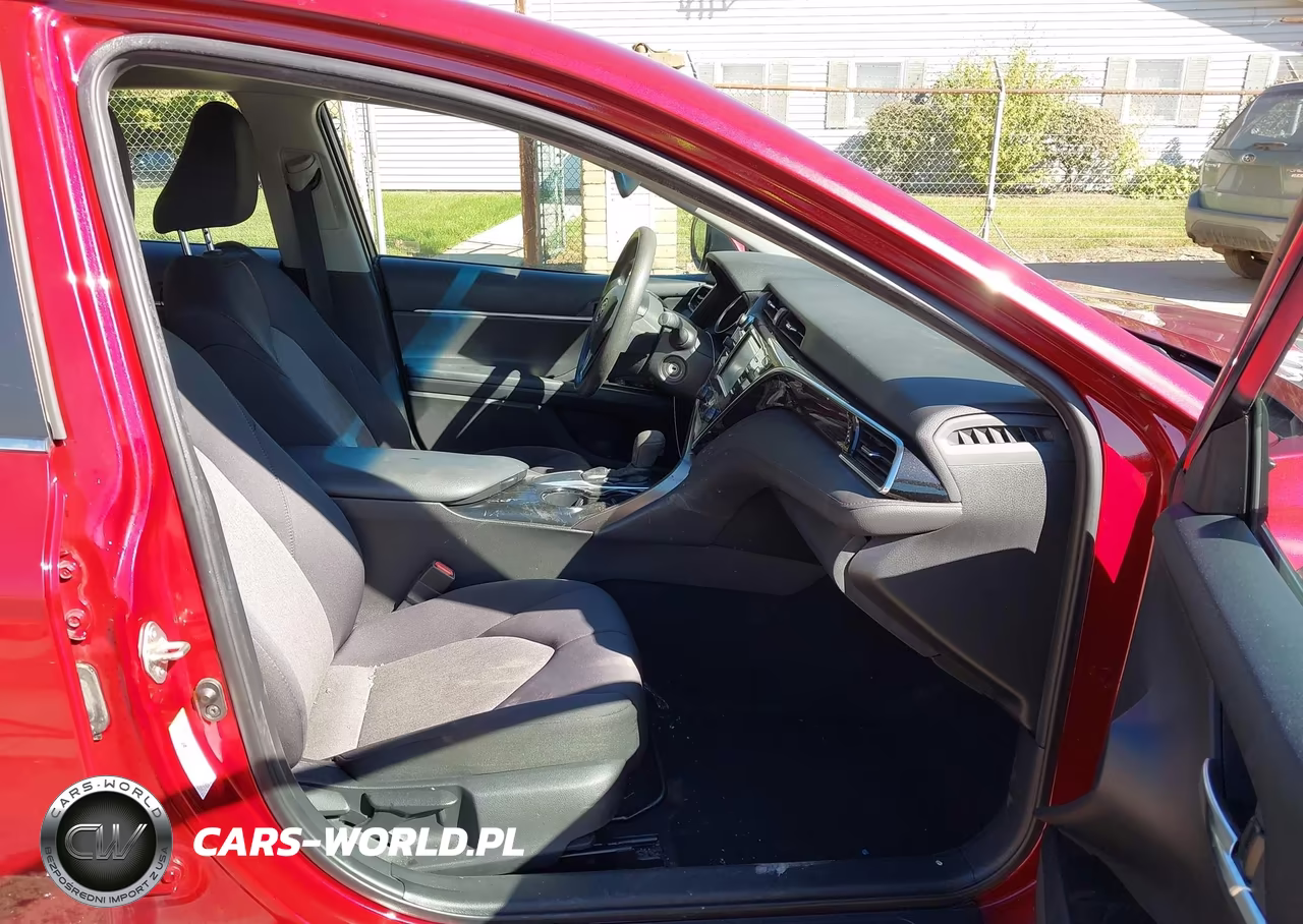 2018 Toyota Camry Le VIN:4T1B11HK5JU620317 - 5