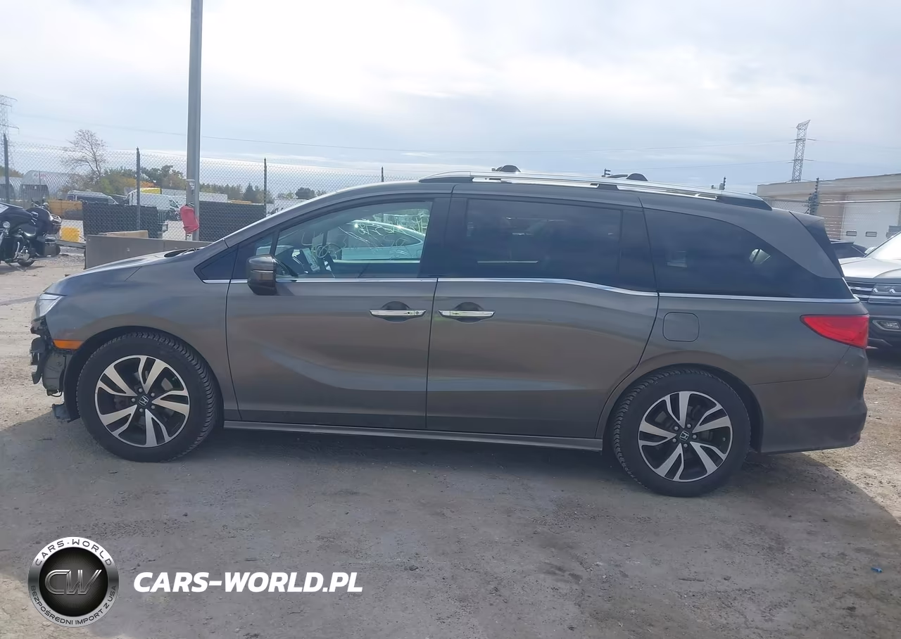 2018 Honda Odyssey Elite VIN:5FNRL6H99JB042660 - 14