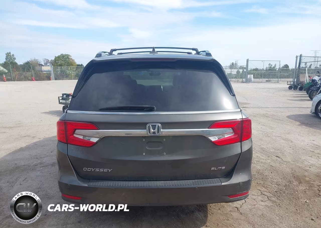 2018 Honda Odyssey Elite VIN:5FNRL6H99JB042660 - 16