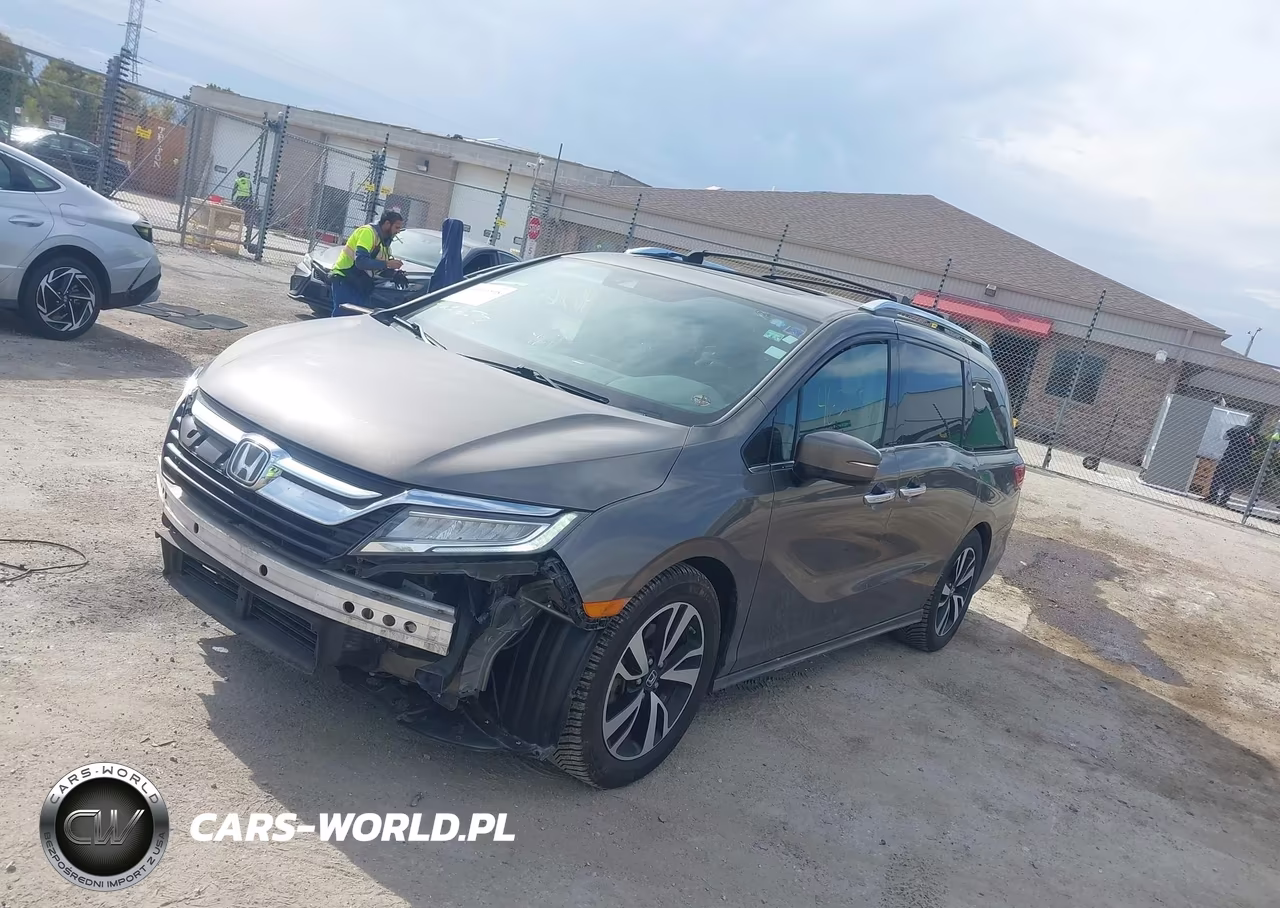 2018 Honda Odyssey Elite VIN:5FNRL6H99JB042660 - 2