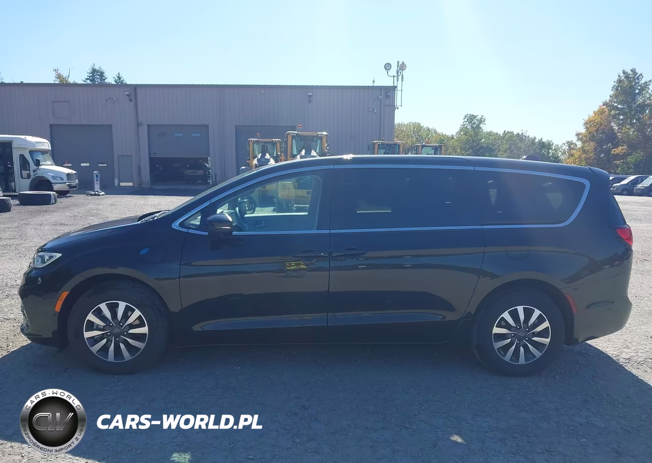 2023 Chrysler Pacifica Hybrid Touring L VIN:2C4RC1L76PR541700 - 19