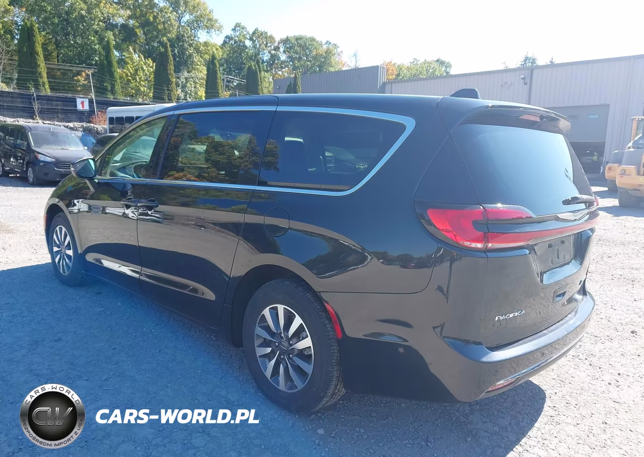 2023 Chrysler Pacifica Hybrid Touring L VIN:2C4RC1L76PR541700 - 3