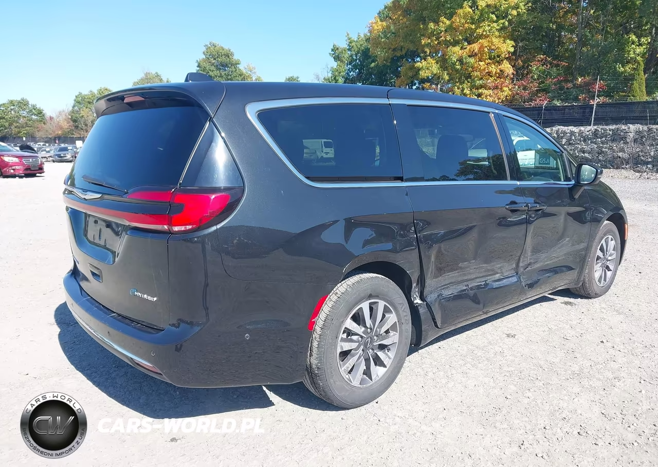2023 Chrysler Pacifica Hybrid Touring L VIN:2C4RC1L76PR541700 - 4