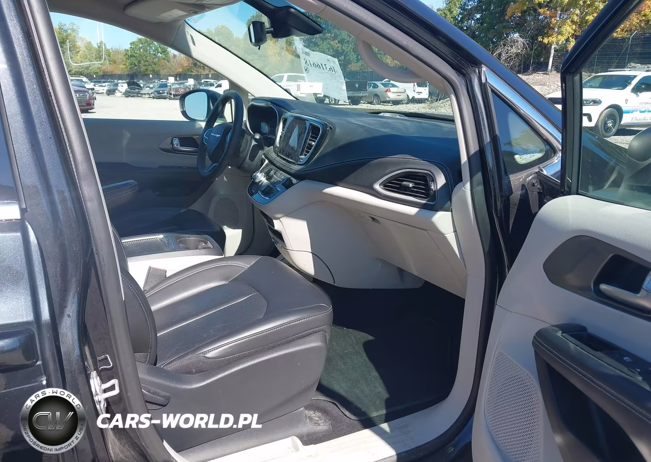 2023 Chrysler Pacifica Hybrid Touring L VIN:2C4RC1L76PR541700 - 5