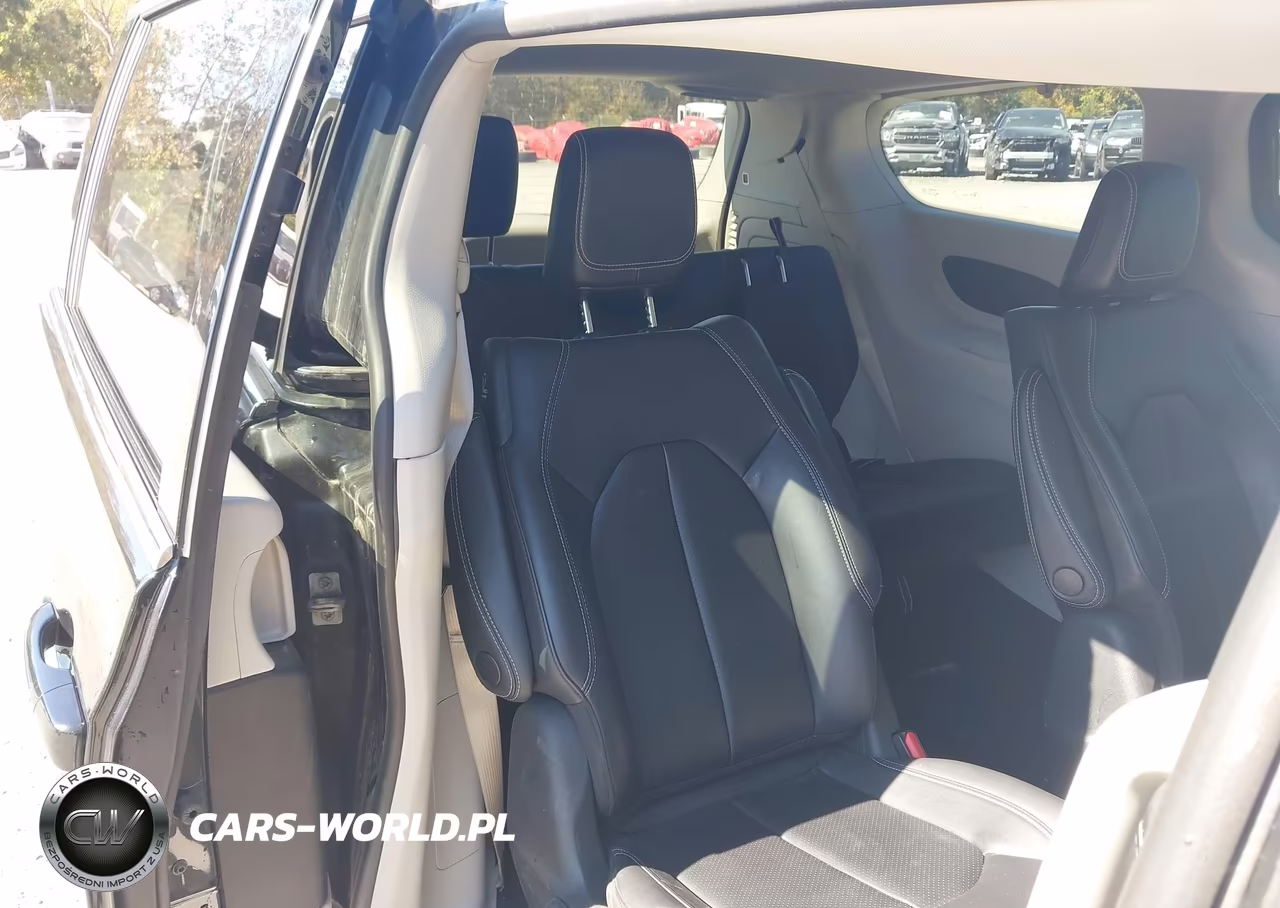 2023 Chrysler Pacifica Hybrid Touring L VIN:2C4RC1L76PR541700 - 8