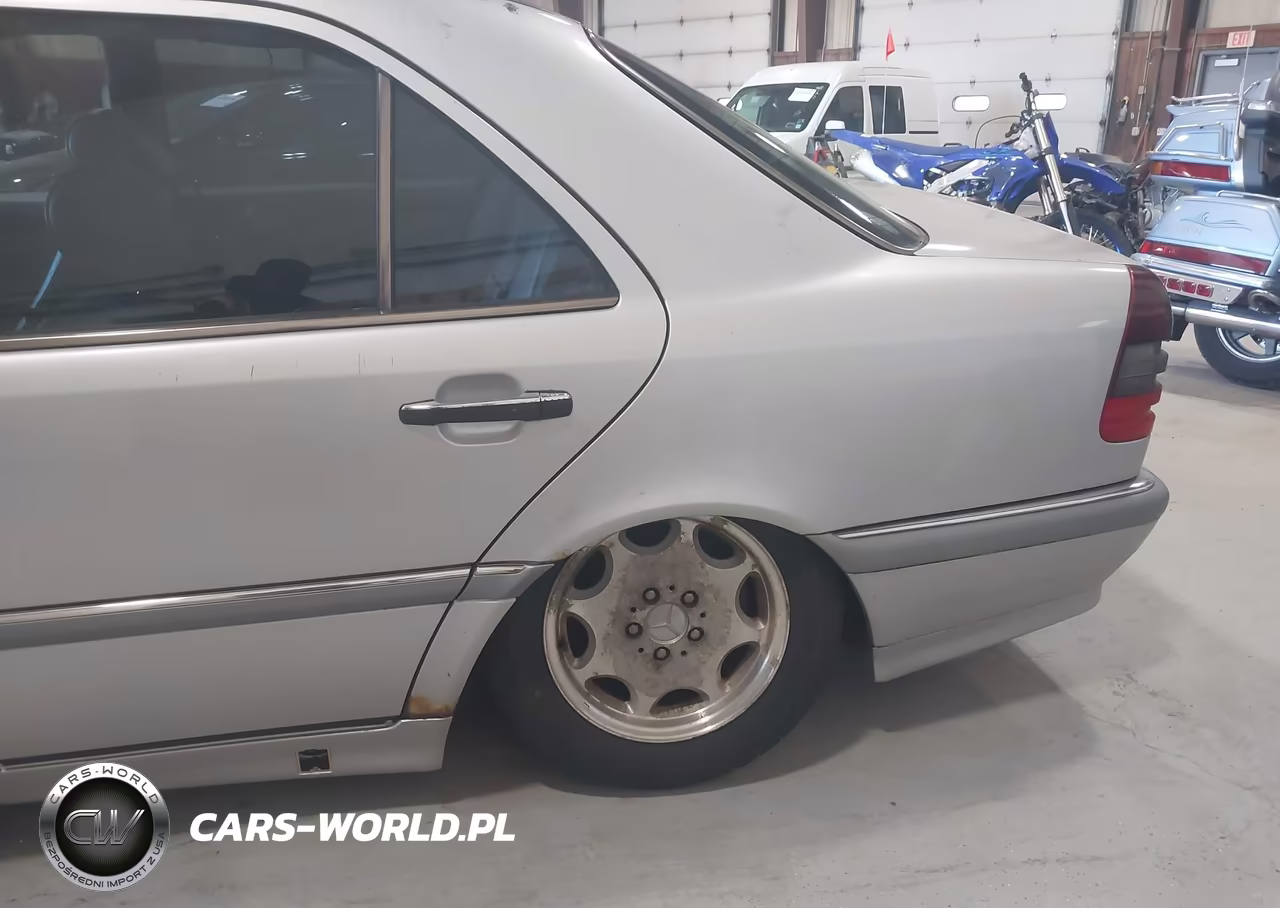 2000 Mercedes-Benz C 230 Kompressor VIN:WDBHA24G5YA848723 - 6