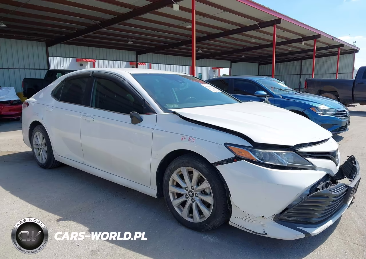 2020 Toyota Camry Le VIN:4T1C11AK1LU321196 - 18