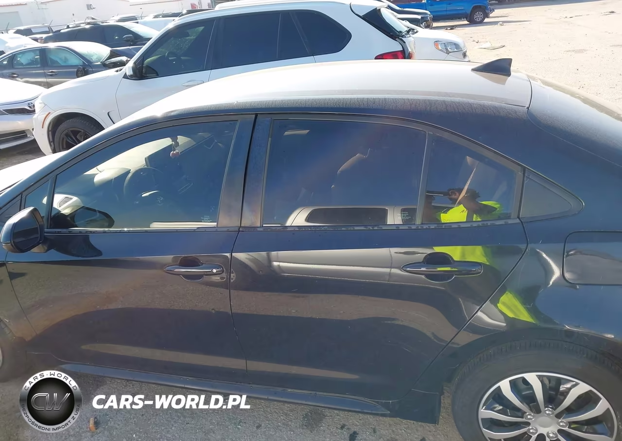 2020 Toyota Corolla Le VIN:5YFEPRAE2LP022110 - 13
