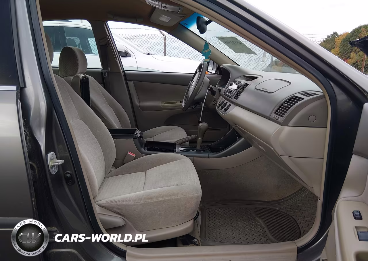2002 Toyota Camry Le VIN:4T1BE32K92U523891 - 5