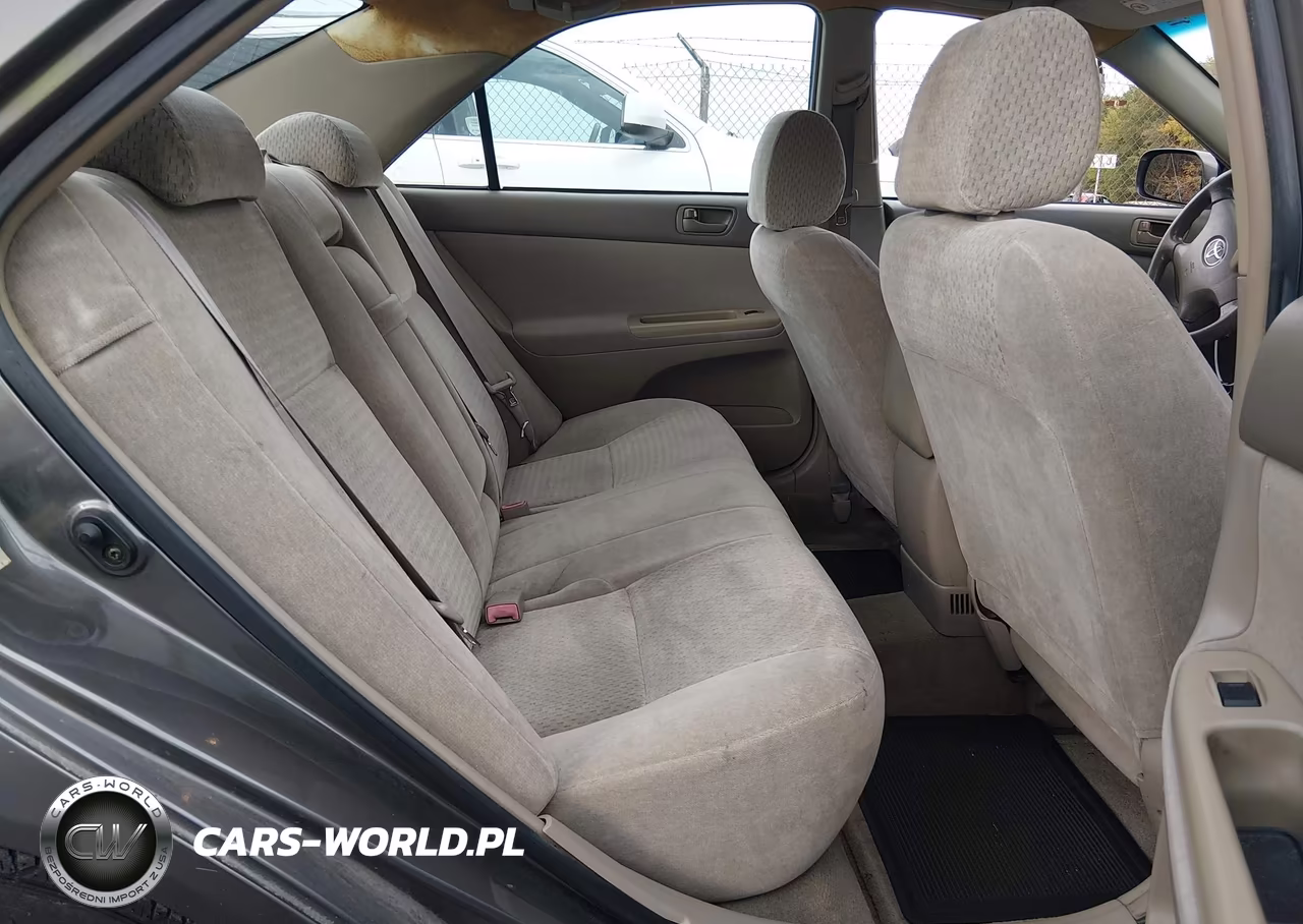 2002 Toyota Camry Le VIN:4T1BE32K92U523891 - 8