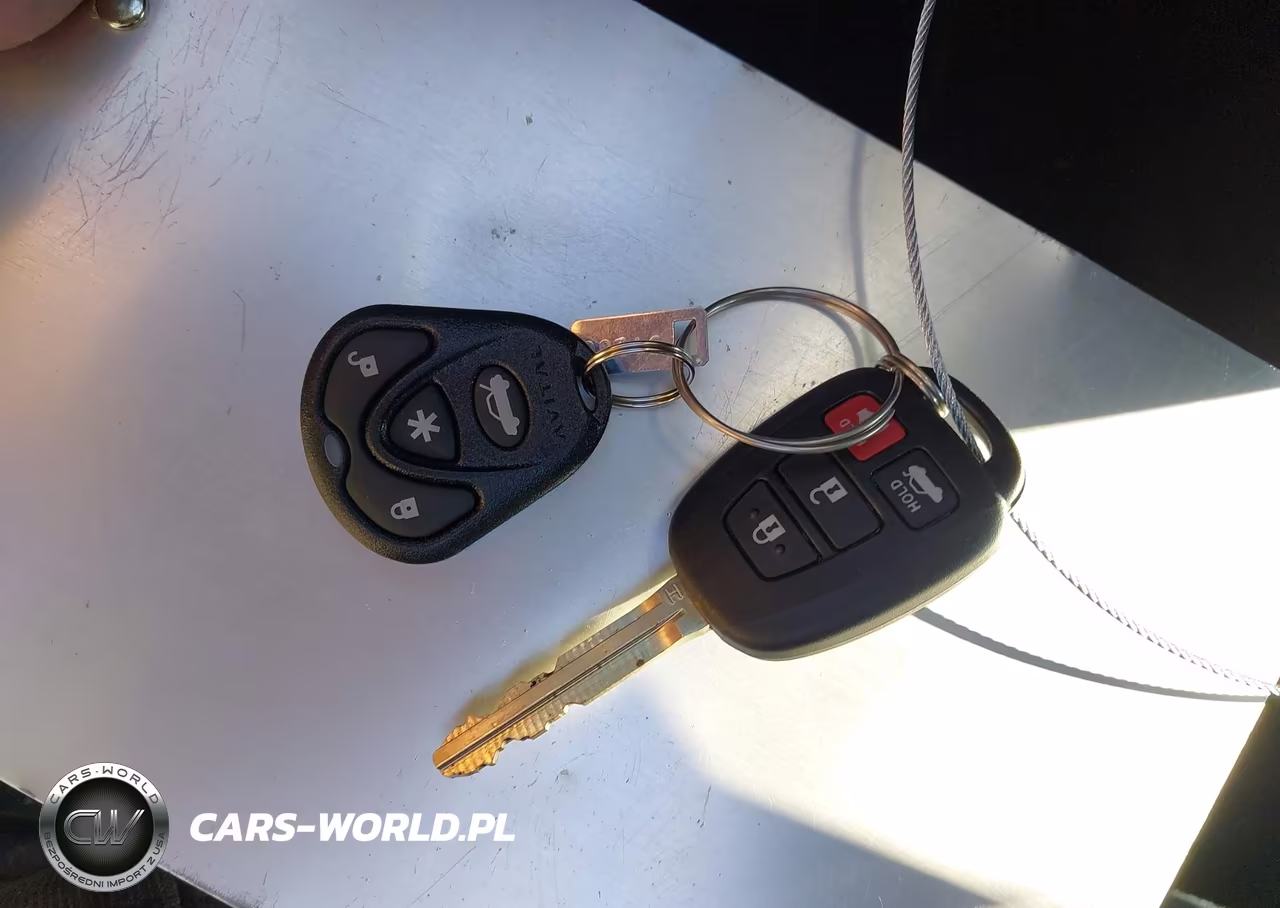 2018 Toyota Corolla Le VIN:2T1BURHEXJC091156 - 11
