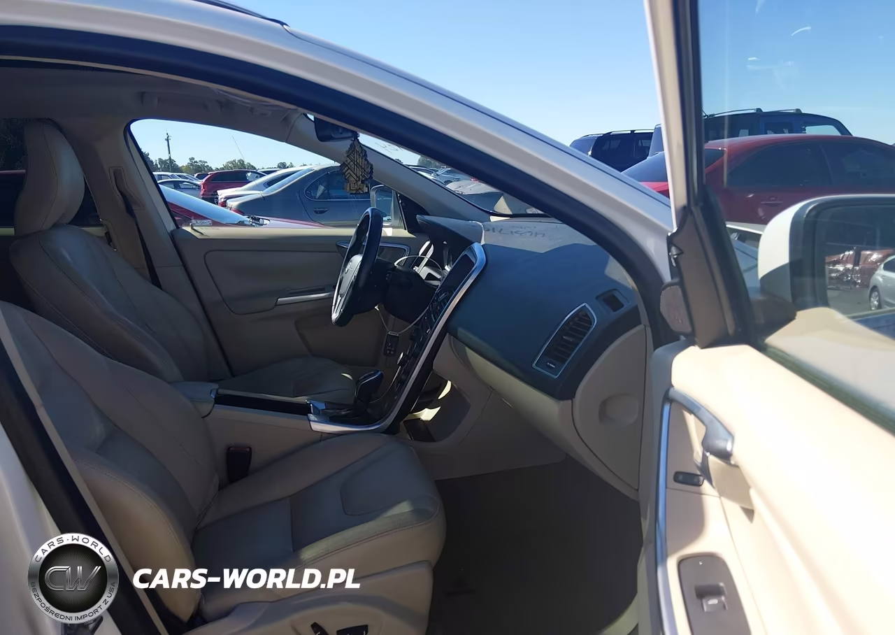 2015 Volvo Xc60 T5 Premier Plus VIN:YV440MDC2F2620985 - 5