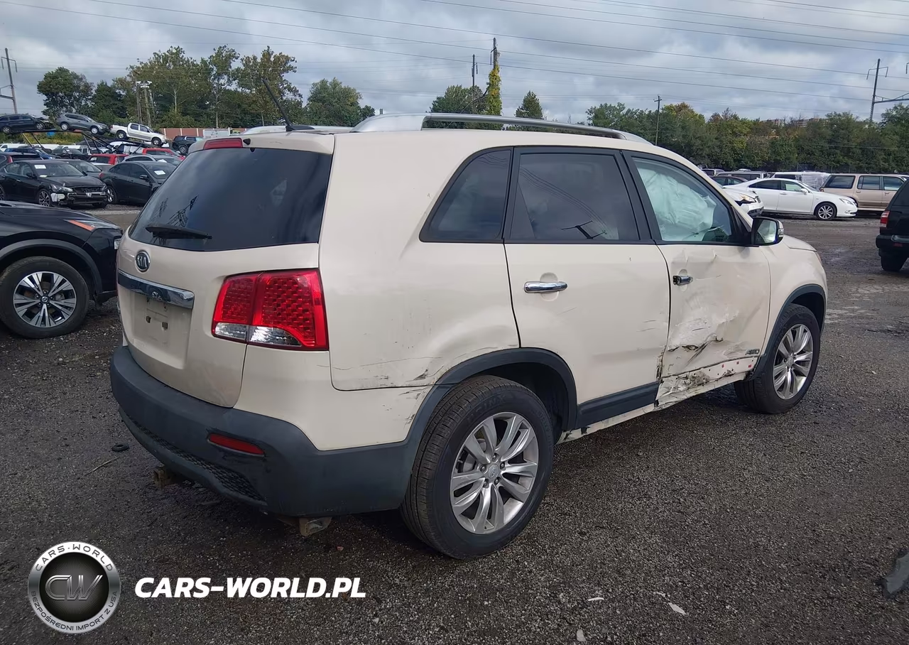 2011 Kia Sorento Lx V6 VIN:5XYKTDA2XBG077883 - 4