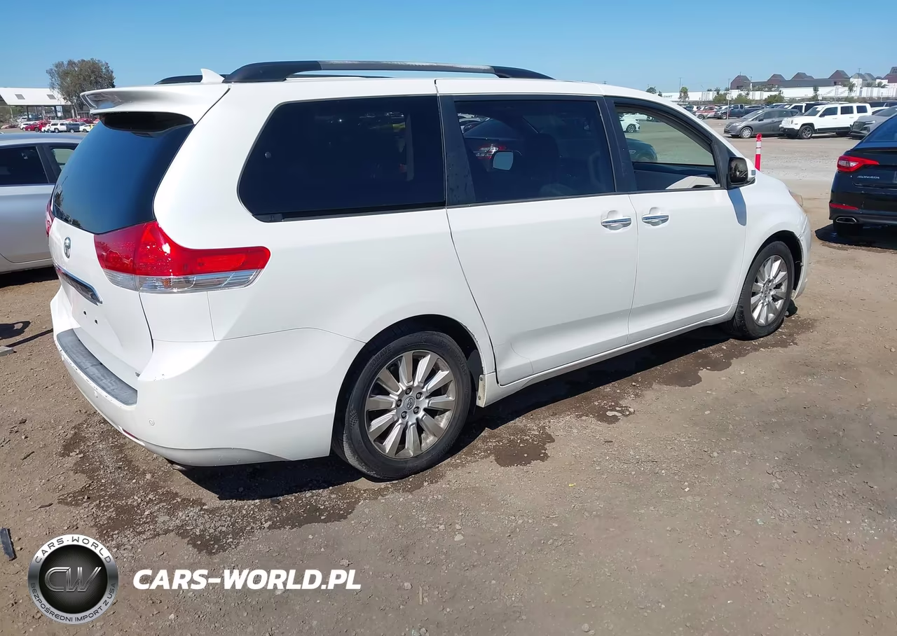 2013 Toyota Sienna Limited V6 7 Passenger VIN:5TDYK3DC8DS302318 - 4