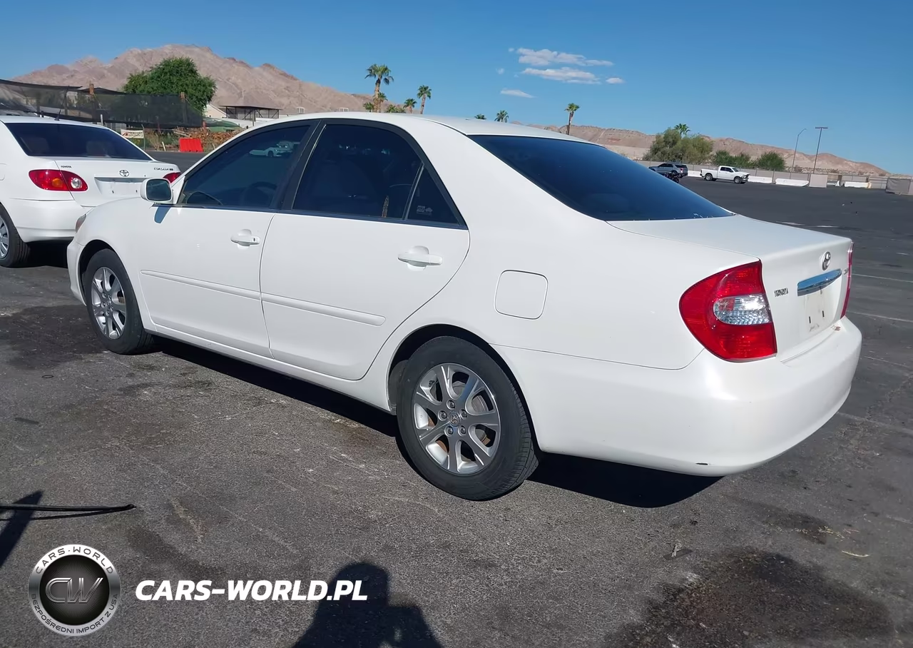 2004 Toyota Camry Le VIN:JTDBE32K540268641 - 3