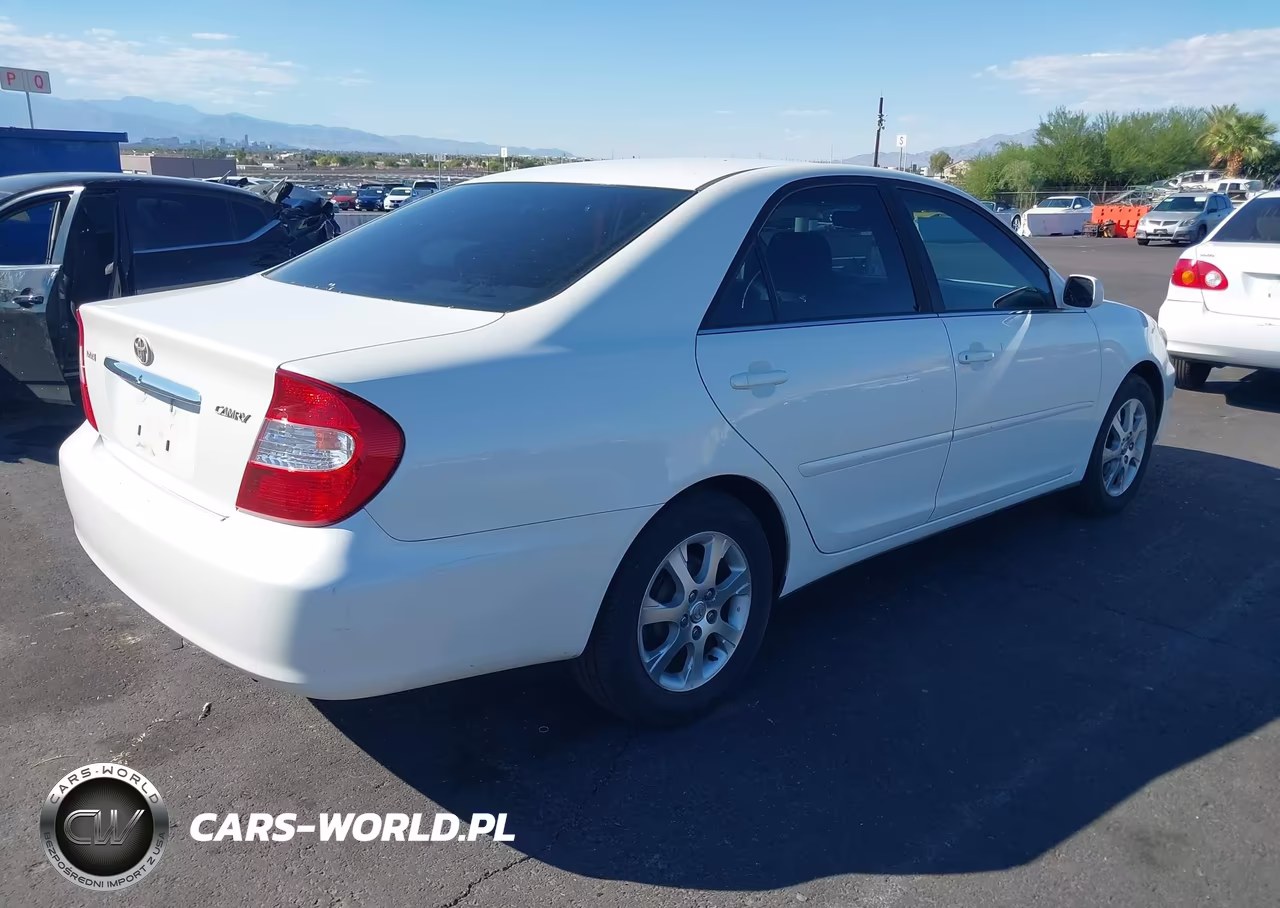 2004 Toyota Camry Le VIN:JTDBE32K540268641 - 4